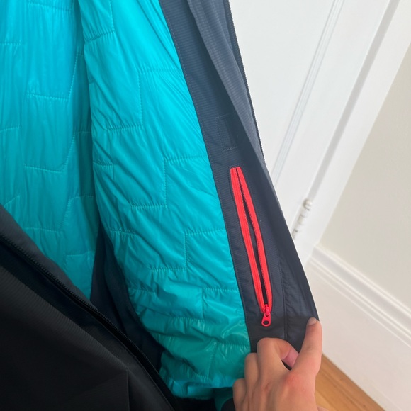 Helly Hansen Insulated Ski Jacket (very lightly worn!) - Picture 2 of 7